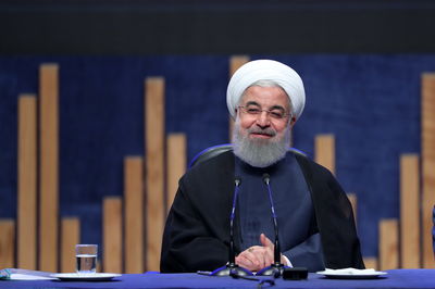 روحانی: هیچ نگرانی نسبت به تصمیمات ظالمانه و اقدامات ناصحیح آمریکا نداریم/ مردم با تمام قدرت روبه‌روی اهداف آن‌ها می‌ایستند
