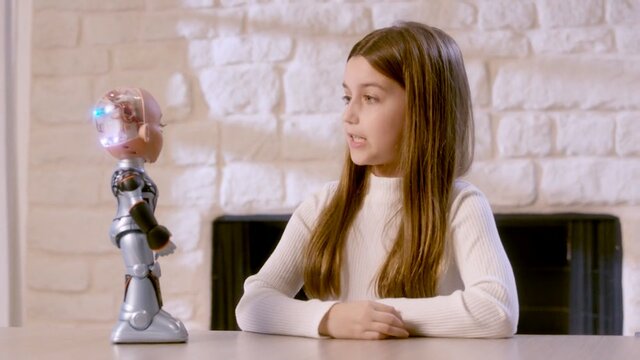 آموزش رایانه به کودکان با ربات+تصاویر
